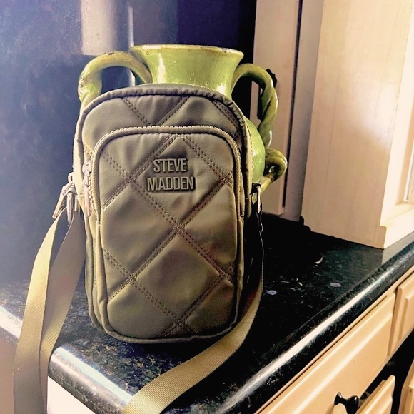 STEVE MADDEN - Picture 4 of 8